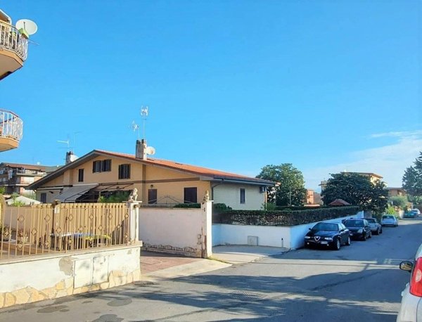 casa indipendente in vendita a Roma in zona Tor Bella Monaca