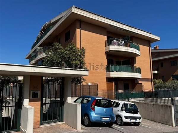 appartamento in vendita a Roma in zona Casal Morena