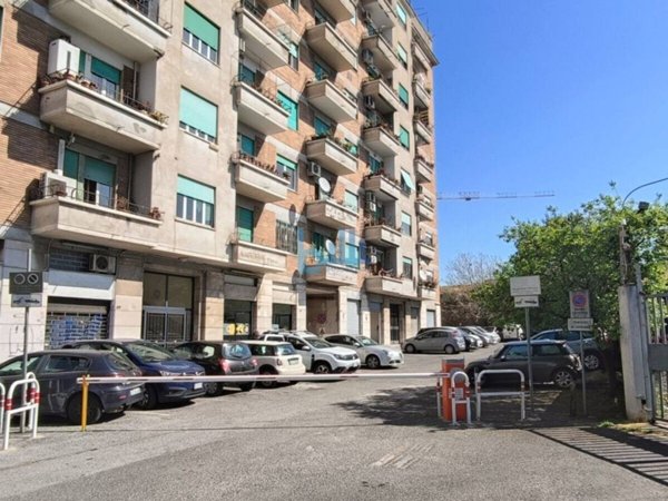 negozio in vendita a Roma in zona Collatino