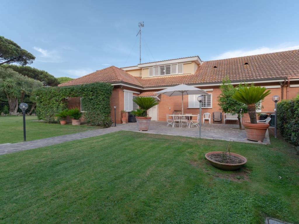 casa indipendente in vendita a Roma in zona Massimina/Casal Lumbroso