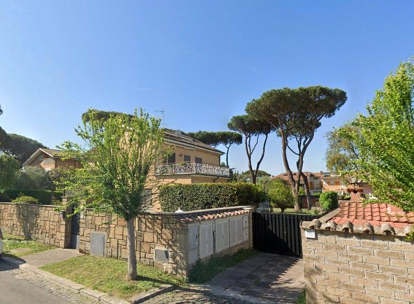 appartamento in vendita a Roma in zona Axa