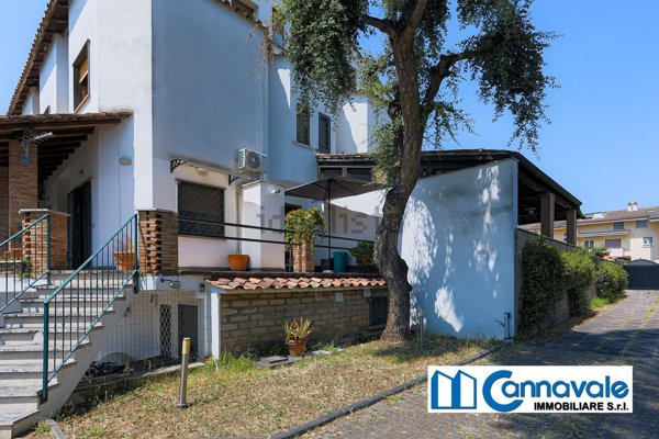 appartamento in vendita a Roma in zona Axa