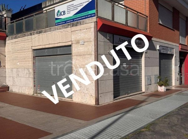 negozio in vendita a Roma in zona San Basilio