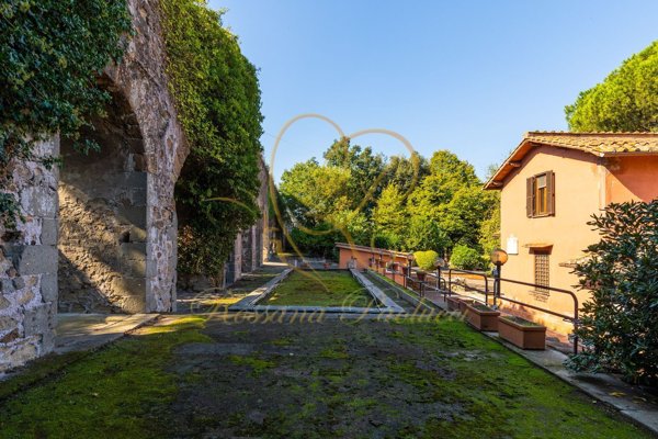 casa indipendente in vendita a Roma in zona Appio Claudio