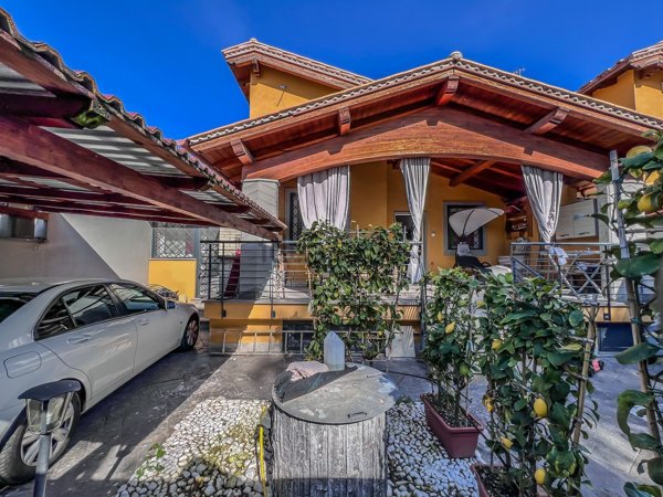casa indipendente in vendita a Roma