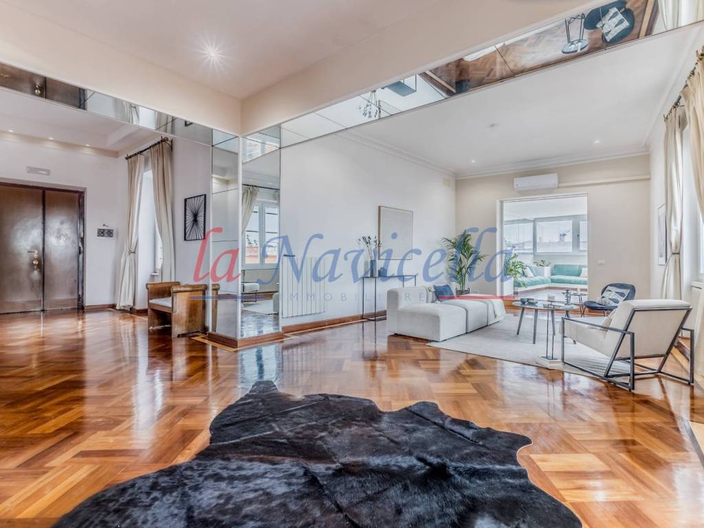 appartamento in vendita a Roma in zona Rione Monti/Campitelli