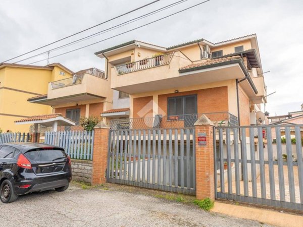 appartamento in vendita a Roma in zona Castelverde
