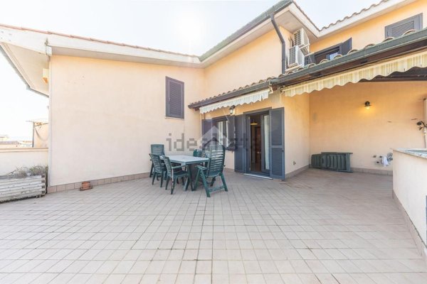 appartamento in vendita a Roma in zona Castelverde