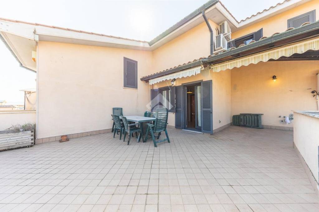 appartamento in vendita a Roma in zona Castelverde
