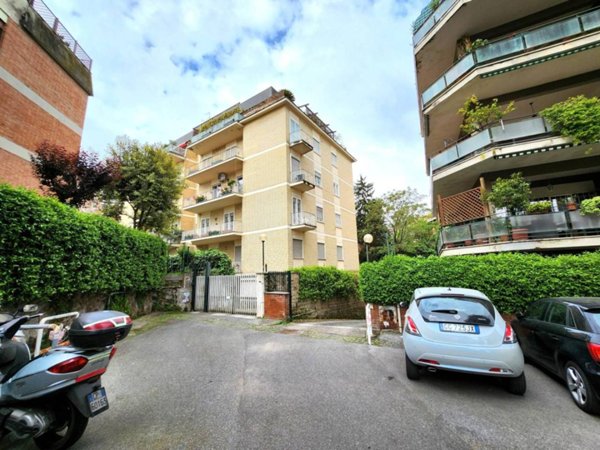 appartamento in vendita a Roma in zona Tomba di Nerone