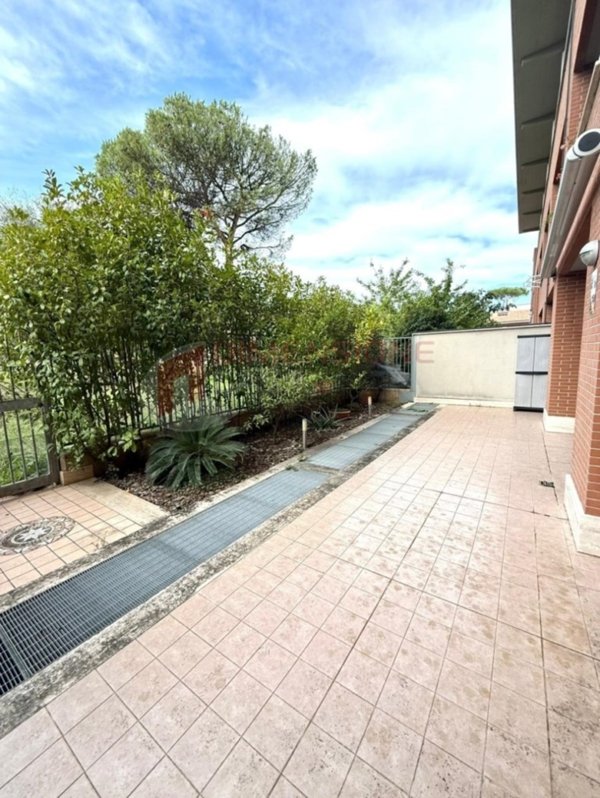 appartamento in vendita a Roma in zona Lunghezza