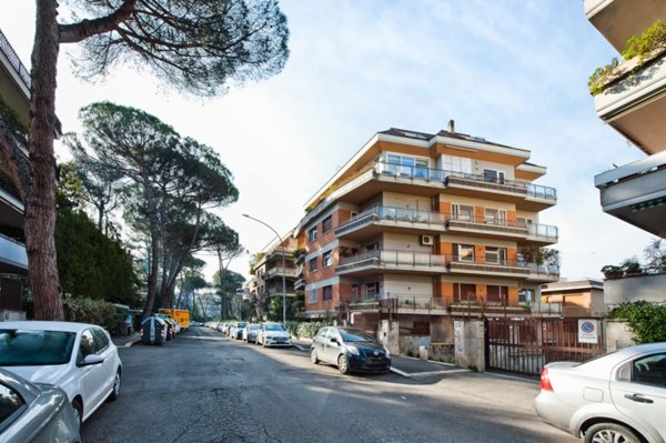 appartamento in vendita a Roma in zona Tomba di Nerone