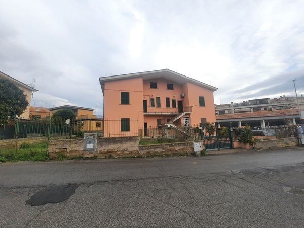 appartamento in vendita a Roma in zona Finocchio