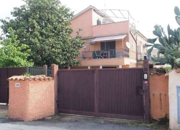 appartamento in vendita a Roma in zona Lunghezza
