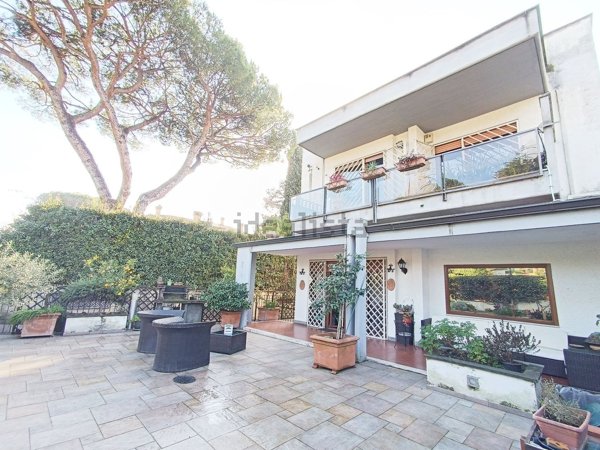 casa indipendente in vendita a Roma in zona Appio Pignatelli