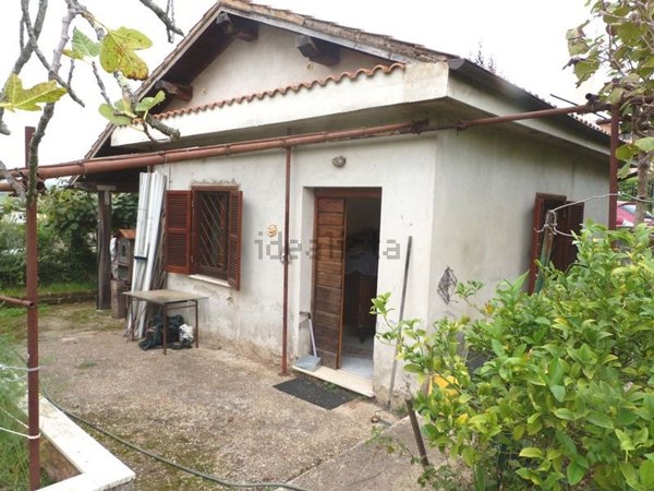 appartamento in vendita a Roma in zona Valle Muricana