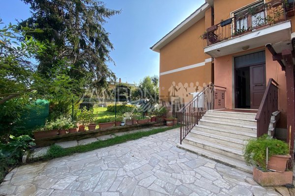 casa indipendente in vendita a Roma in zona Infernetto