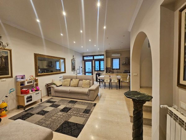 casa indipendente in vendita a Roma in zona Massimina/Casal Lumbroso