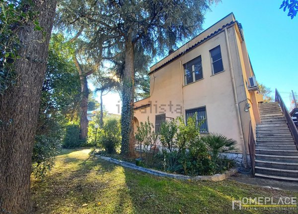 casa indipendente in vendita a Roma