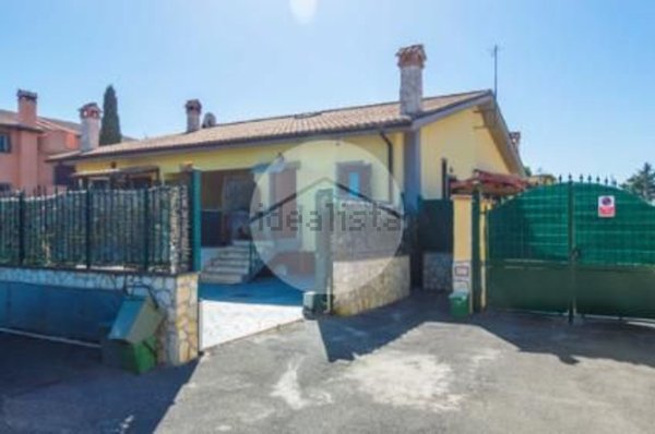 casa indipendente in vendita a Roma in zona Colle del Sole