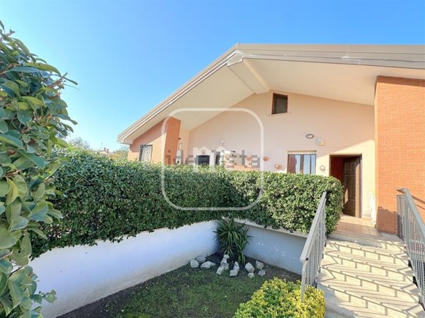 casa indipendente in vendita a Roma in zona Castelverde