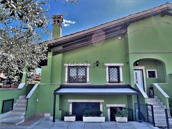 casa semindipendente in vendita a Roma in zona Infernetto