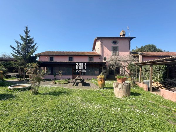 casa indipendente in vendita a Roma