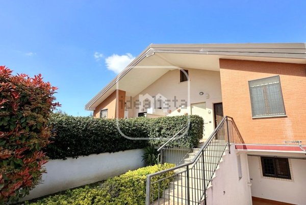 casa indipendente in vendita a Roma in zona Castelverde