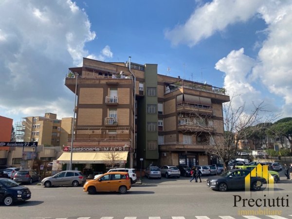 appartamento in vendita a Roma in zona Corviale