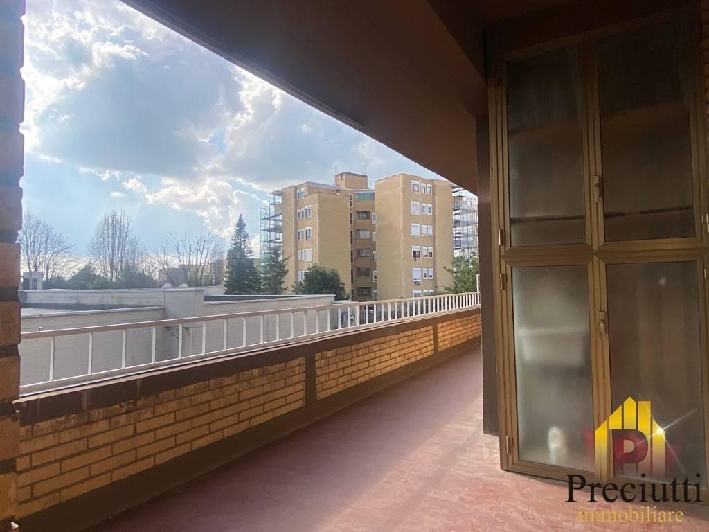 appartamento in vendita a Roma in zona Corviale
