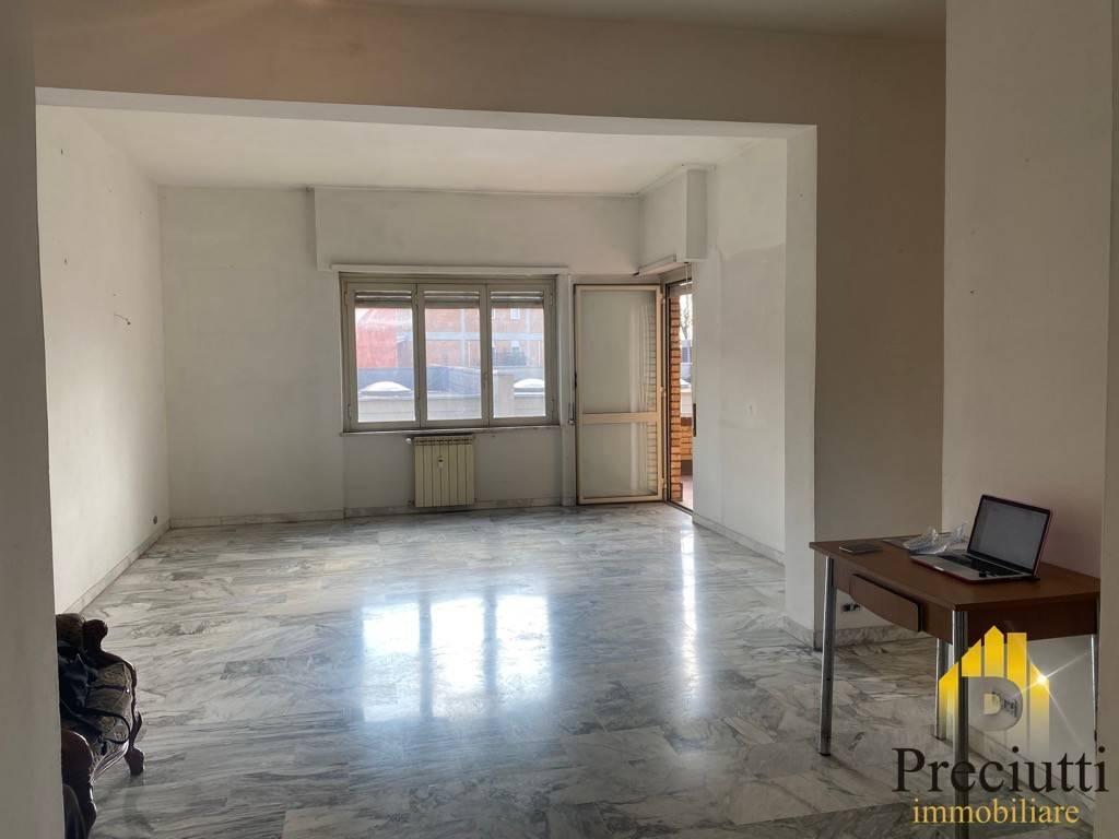 appartamento in vendita a Roma in zona Corviale