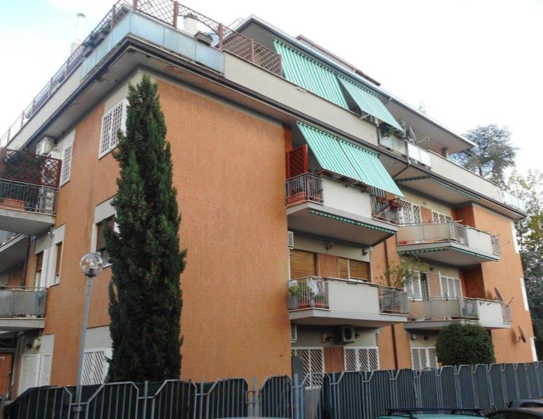 appartamento in vendita a Roma in zona Tomba di Nerone