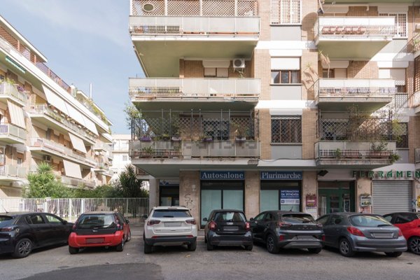 locale commerciale in vendita a Roma in zona Aurelio