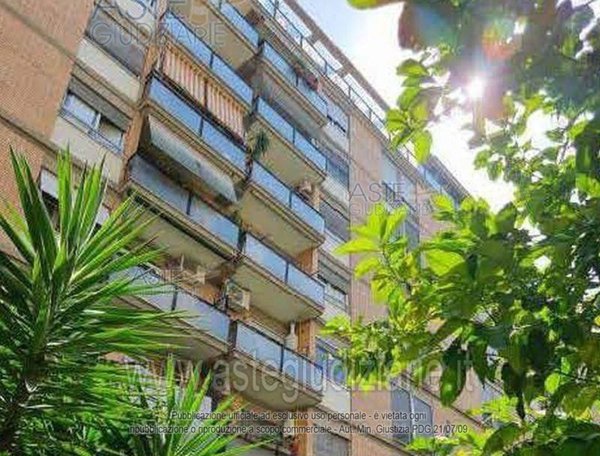 appartamento in vendita a Roma in zona Ostiense