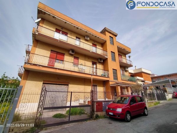 appartamento in vendita a Roma in zona Torre Angela