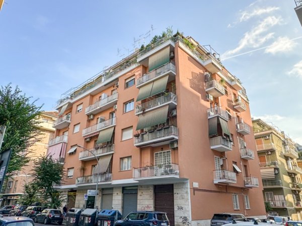 appartamento in vendita a Roma in zona Appio Latino
