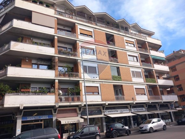 appartamento in vendita a Roma in zona Ardeatino