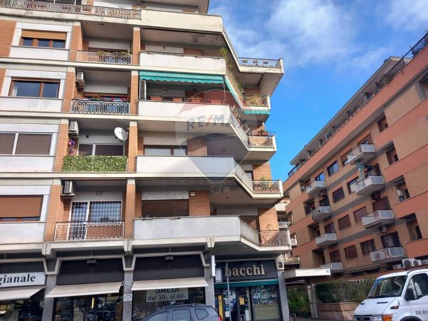 appartamento in vendita a Roma in zona Ardeatino