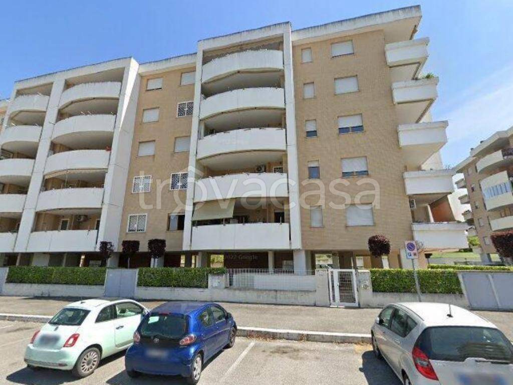 appartamento in vendita a Roma in zona Ponte di Nona