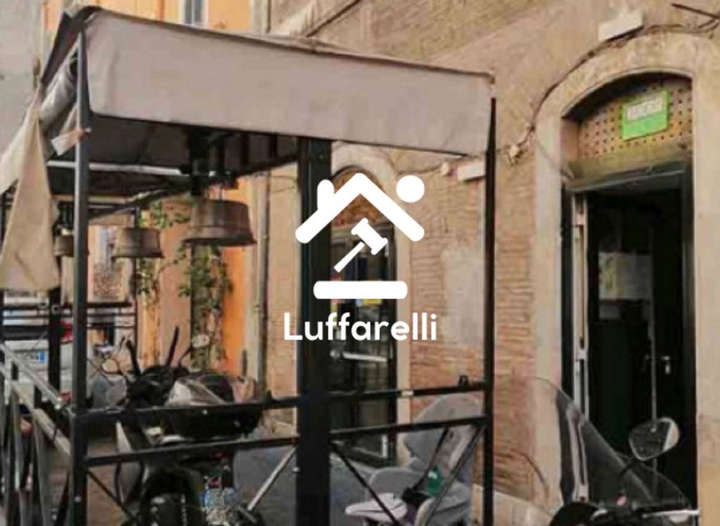 negozio in vendita a Roma in zona Rione Monti/Campitelli