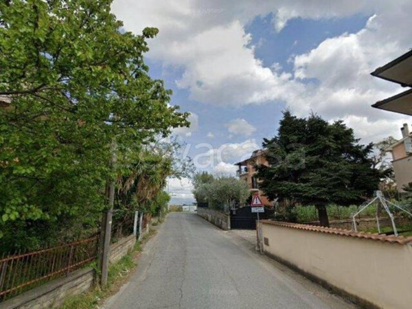ufficio in vendita a Roma in zona Finocchio