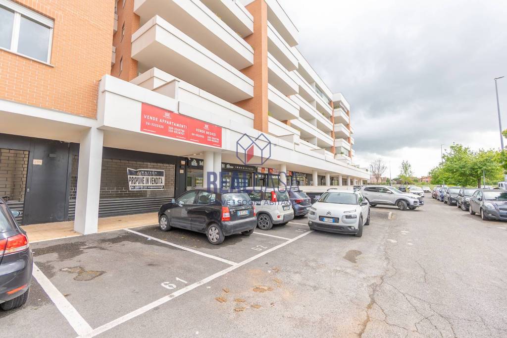 negozio in vendita a Roma in zona Romanina