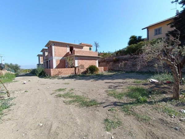 casa indipendente in vendita a Roma in zona Finocchio