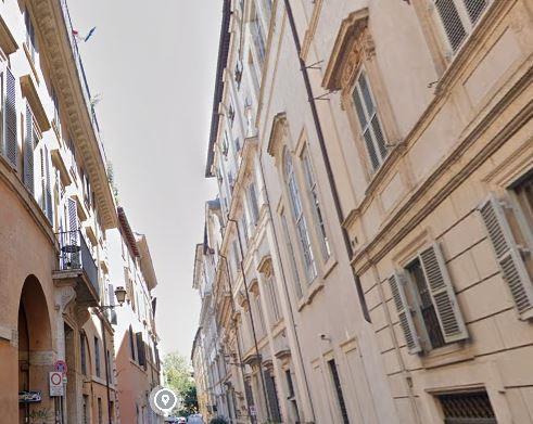 appartamento in vendita a Roma in zona Parione/Sant'Eustachio