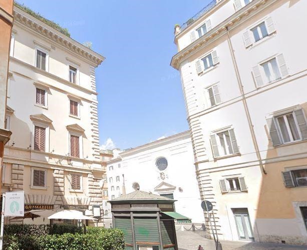 appartamento in vendita a Roma in zona Pigna - Sant'Angelo