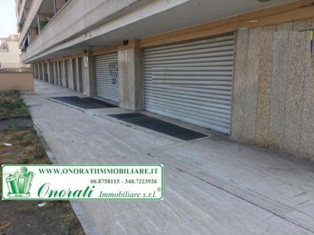 locale commerciale in vendita a Roma in zona Appio Claudio