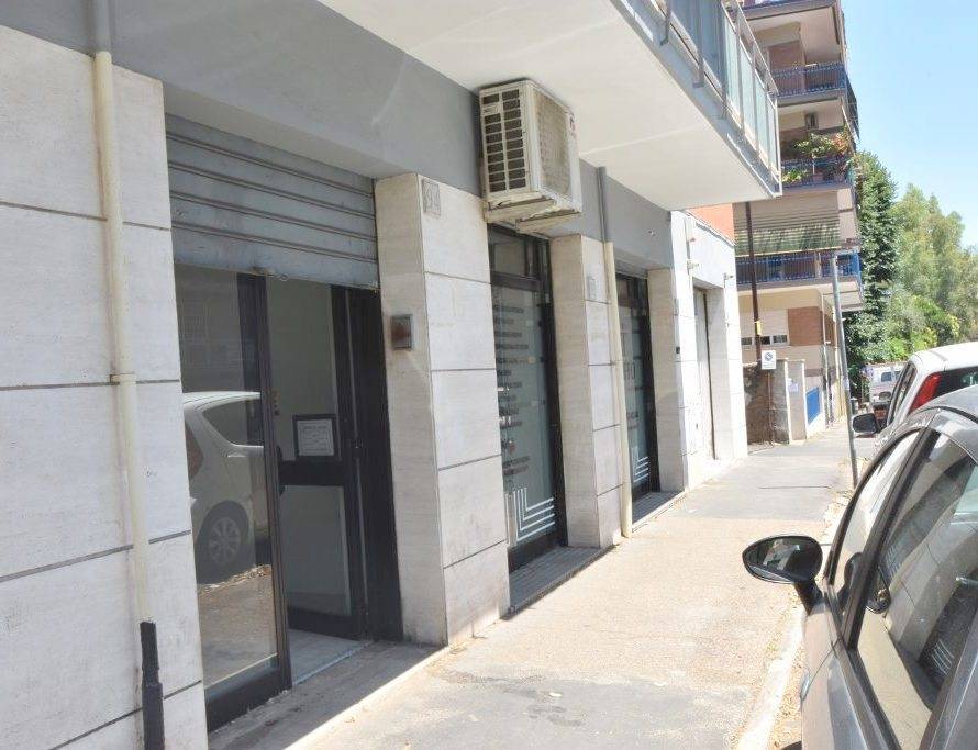 negozio in vendita a Roma in zona Portuense