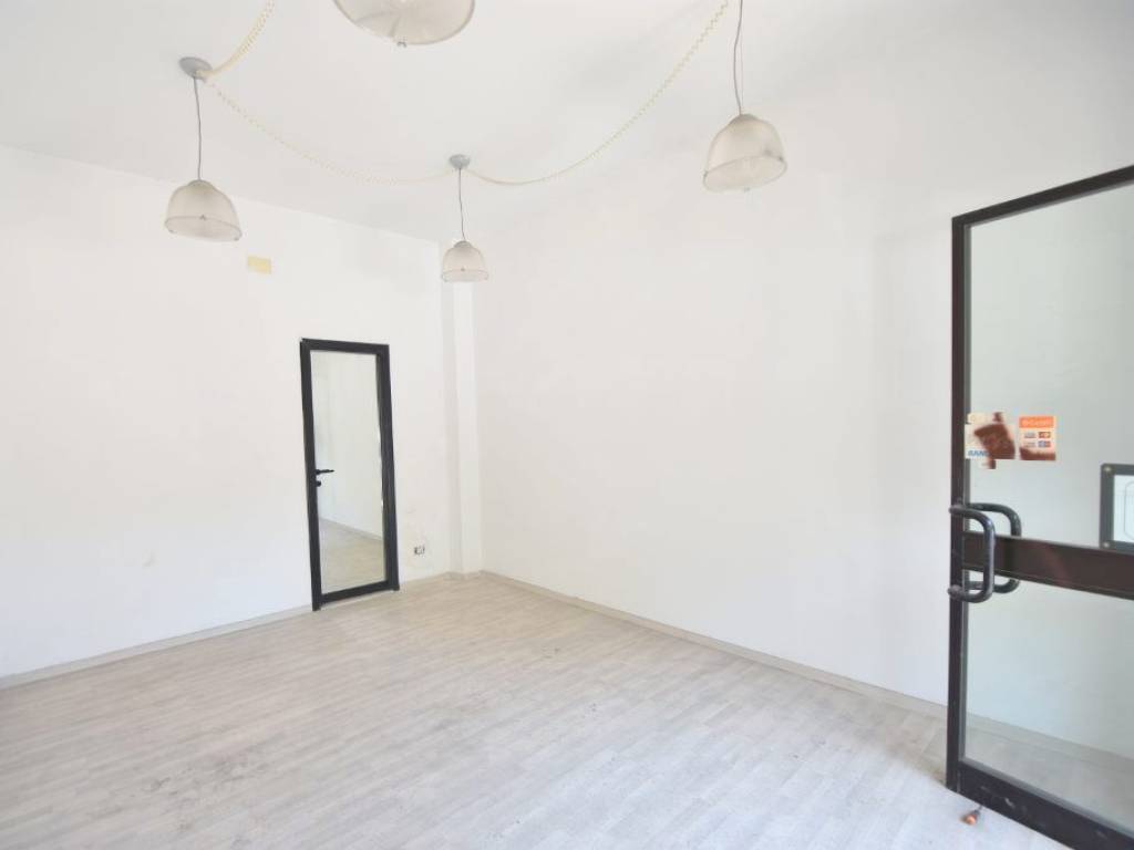 negozio in vendita a Roma in zona Portuense