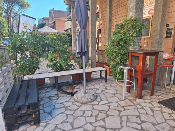 negozio in vendita a Roma in zona Grottarossa