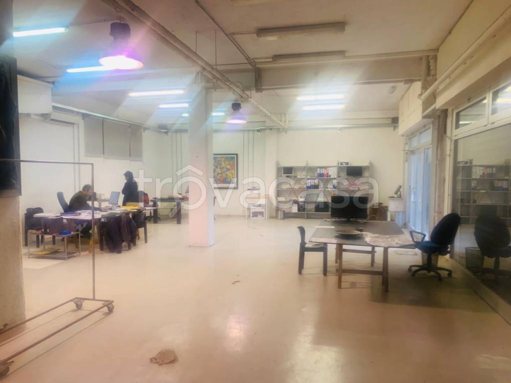 locale commerciale in vendita a Roma in zona EUR